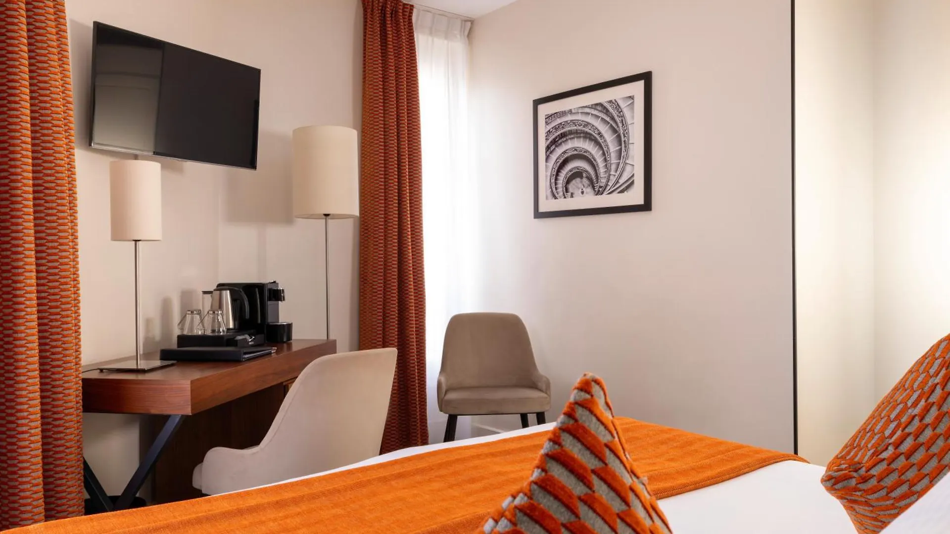 Elysees Bassano 4* Париж