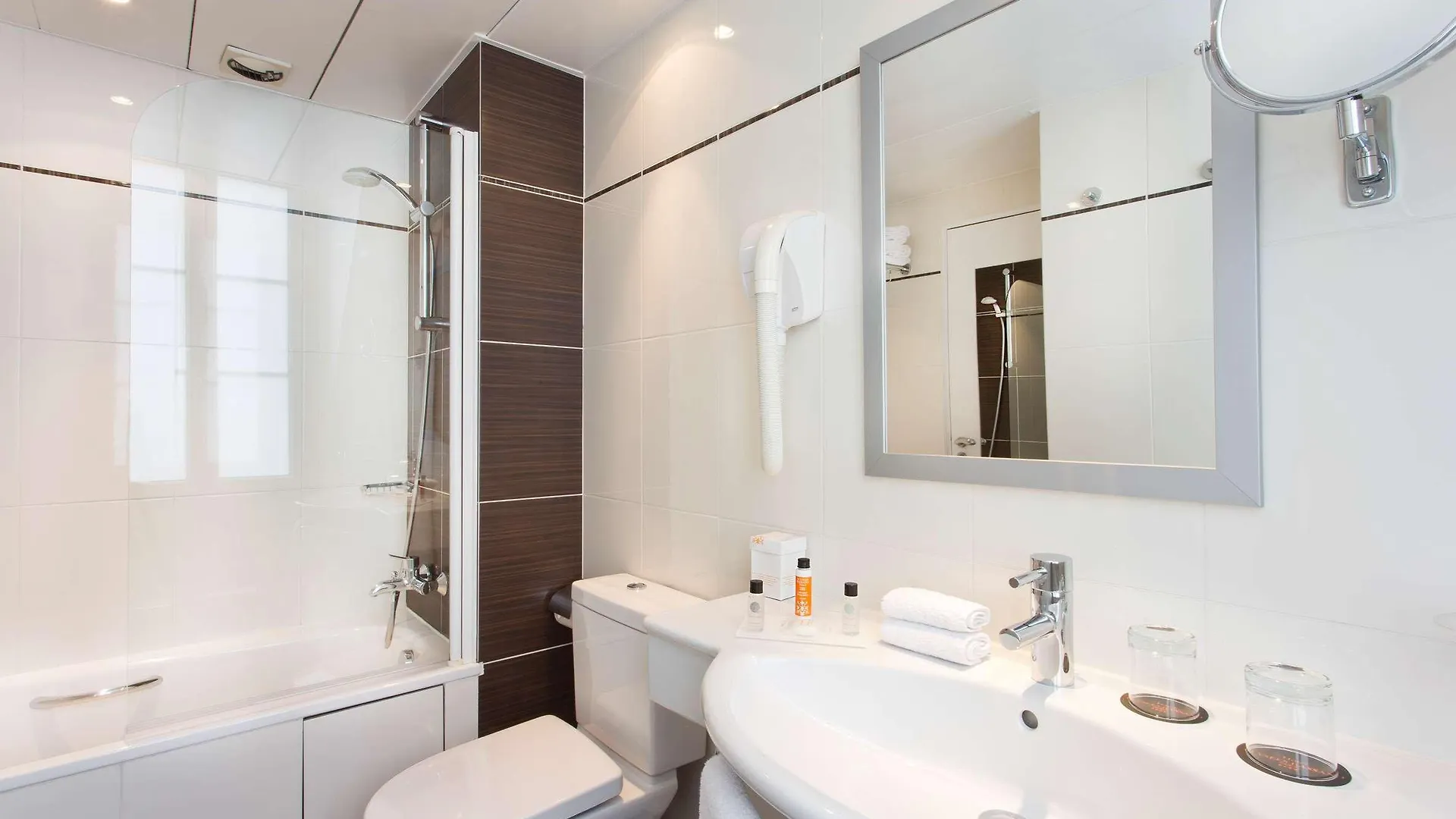 Elysees Bassano 4* Paris