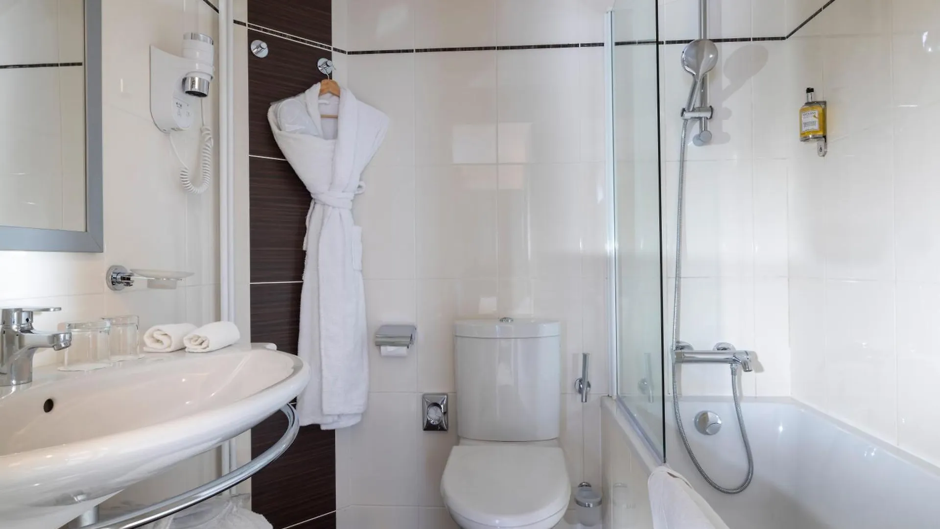 Elysees Bassano 4* Paris