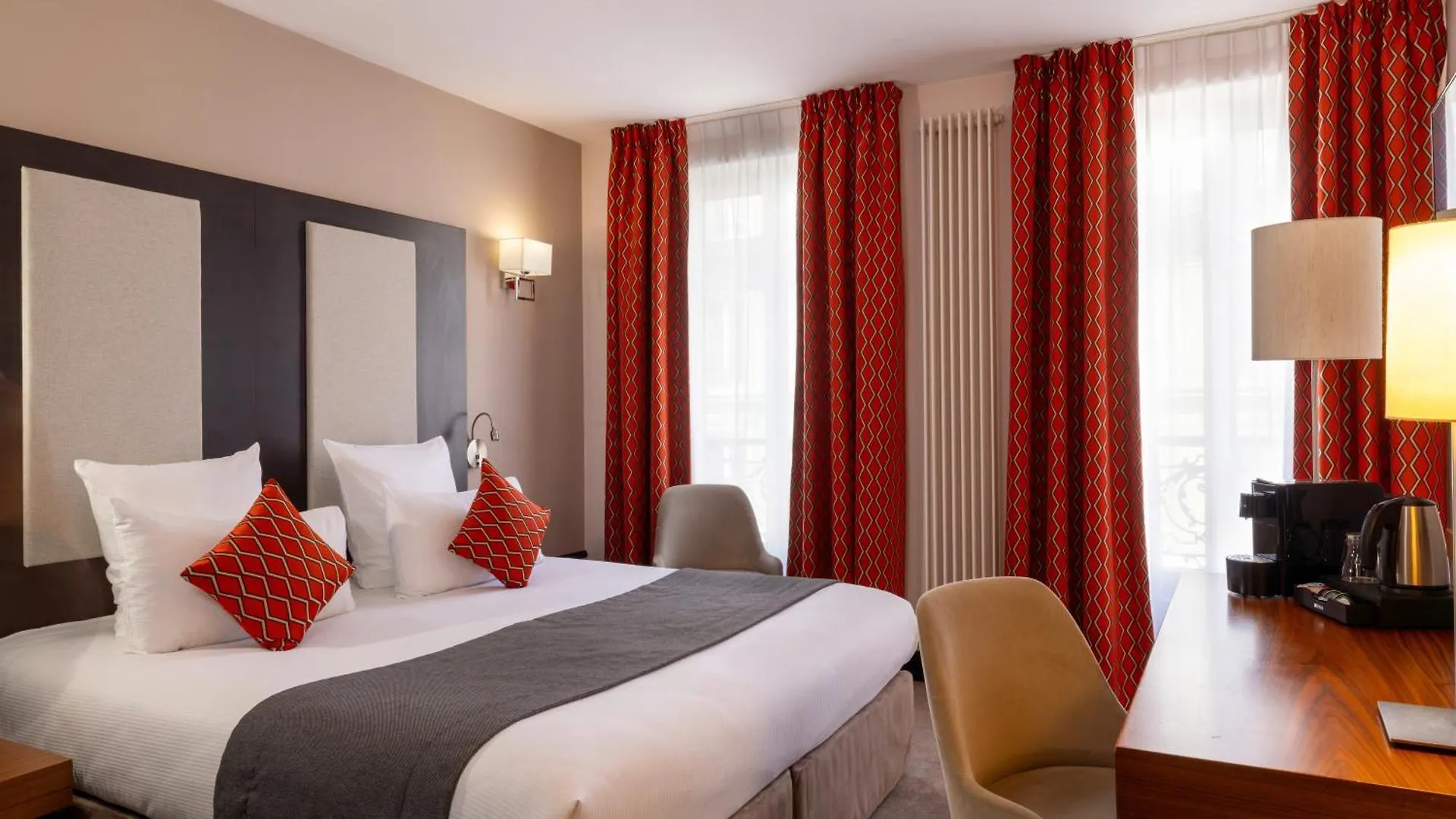 Elysees Bassano Hotel