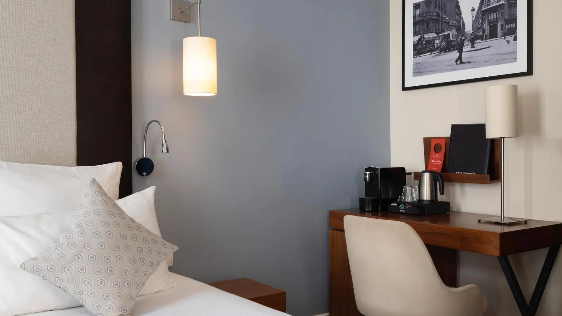 Elysees Bassano 4* Paris