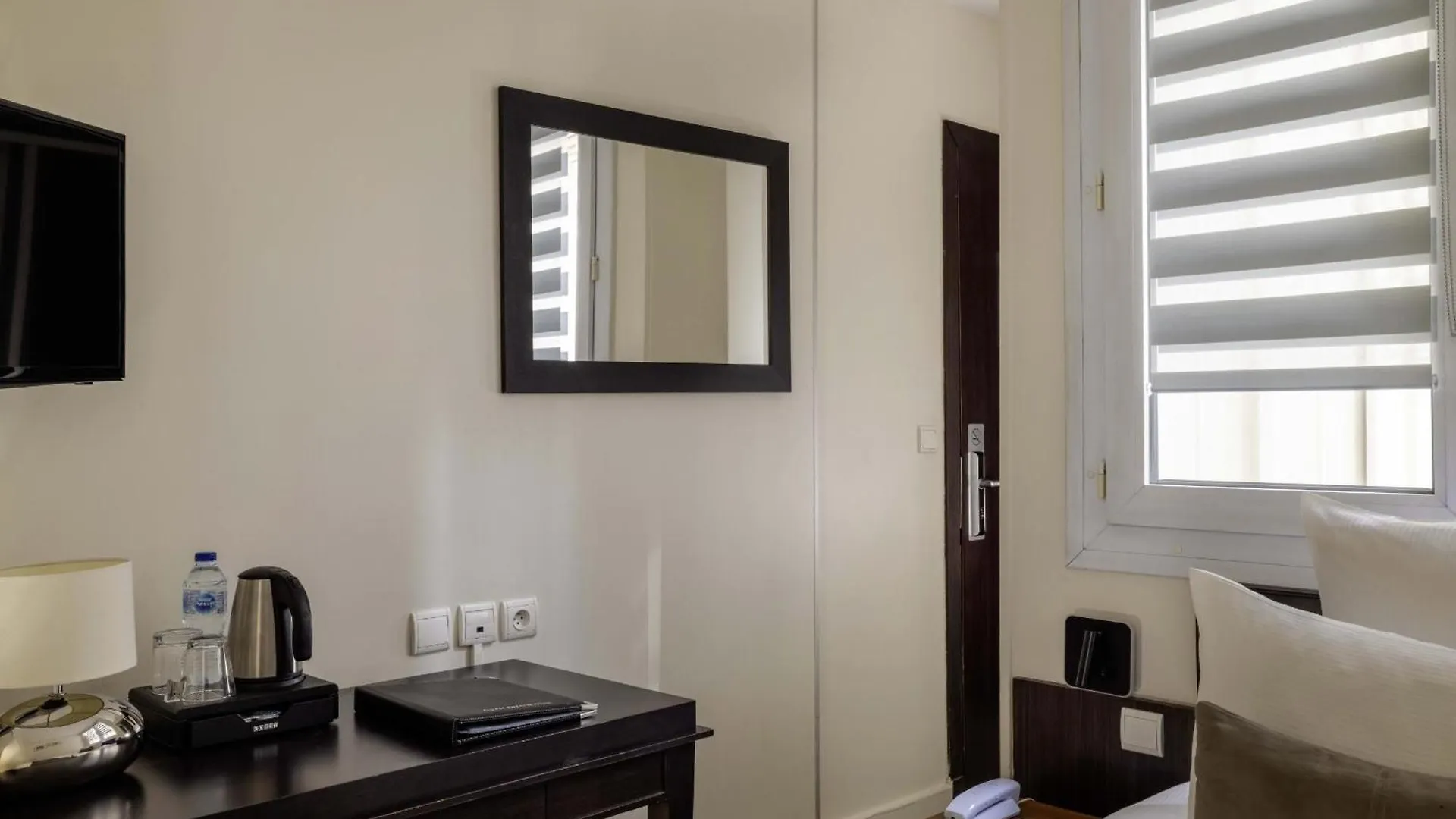Elysees Bassano 4* Paris