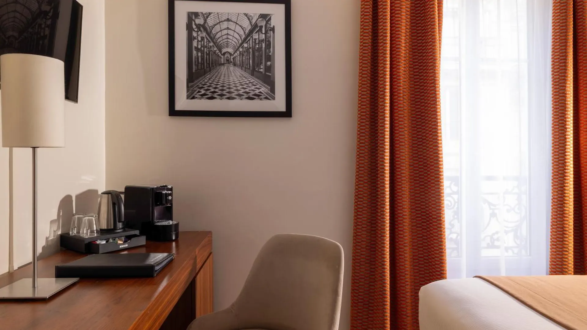 Elysees Bassano Hotel