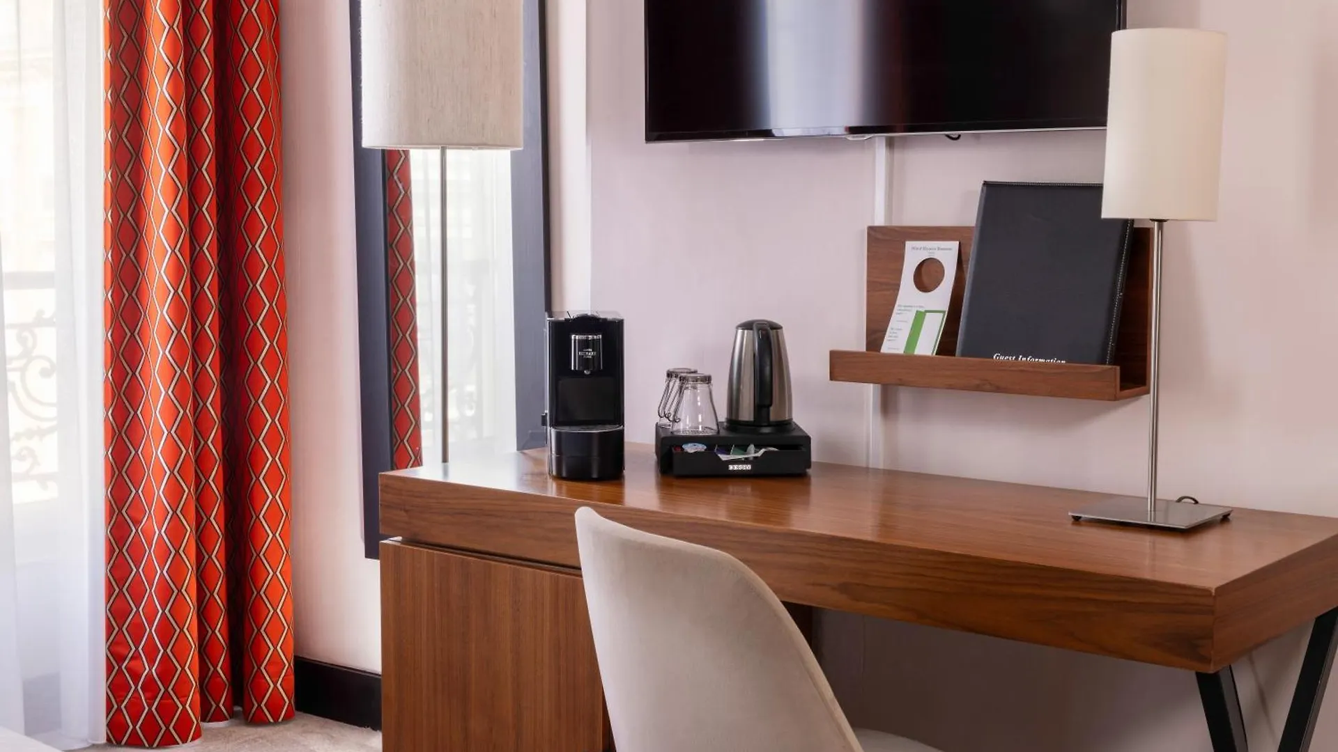 Elysees Bassano Hotel